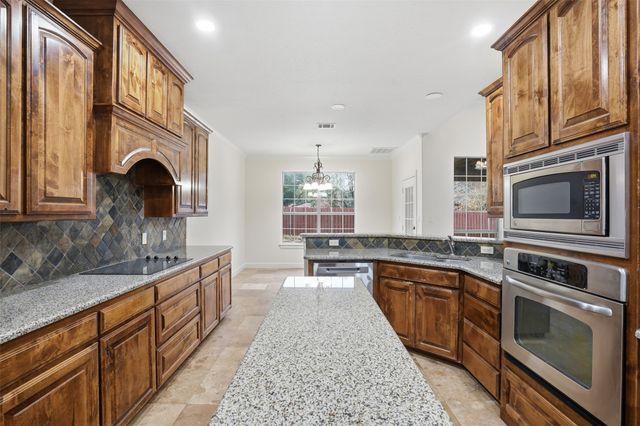 1104 Lynnwood Drive, Cleburne, TX 76033