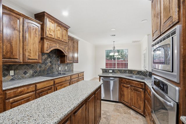 1104 Lynnwood Drive, Cleburne, TX 76033