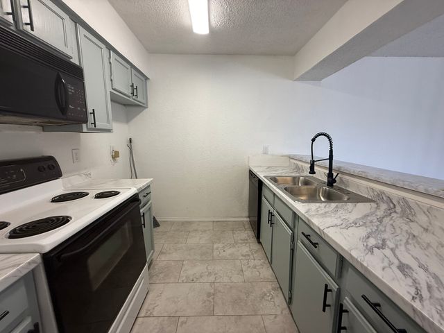 9813 Walnut Street 302, Dallas, TX 75243