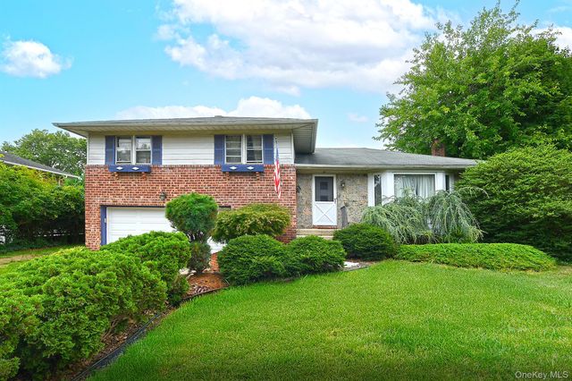 21 Goldfield Street, Melville, NY 11747