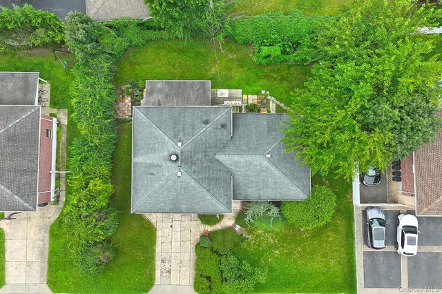 21 Goldfield Street, Melville, NY 11747