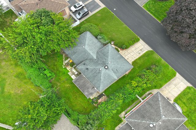 21 Goldfield Street, Melville, NY 11747