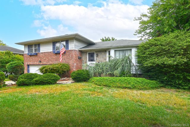 21 Goldfield Street, Melville, NY 11747