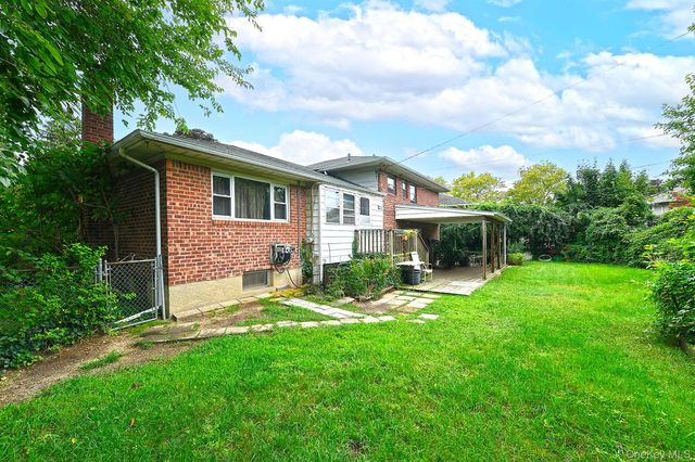 21 Goldfield Street, Melville, NY 11747