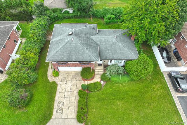 21 Goldfield Street, Melville, NY 11747
