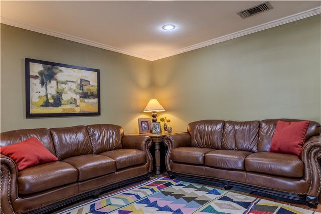 1608 Delwood, Alice, TX 78332