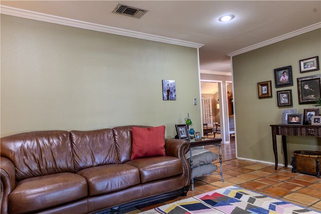 1608 Delwood, Alice, TX 78332