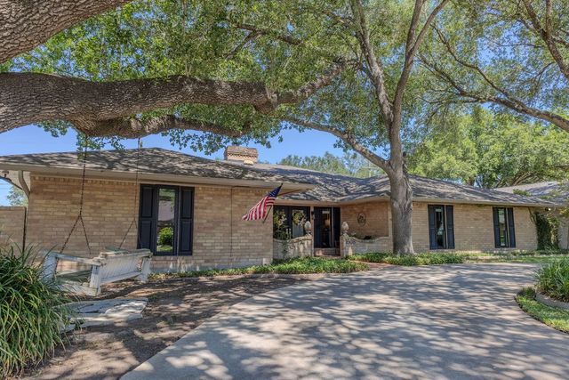 1608 Delwood, Alice, TX 78332
