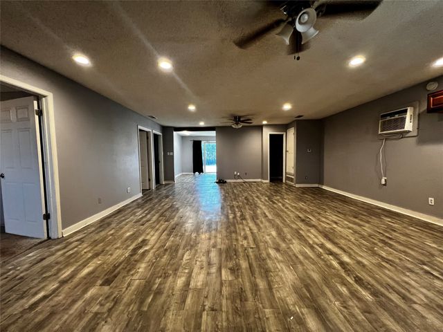 106 A Lane St, Comanche, TX 76442