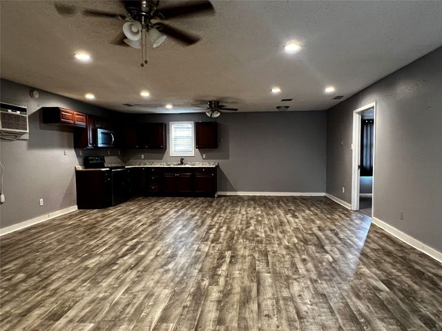 106 A Lane St, Comanche, TX 76442