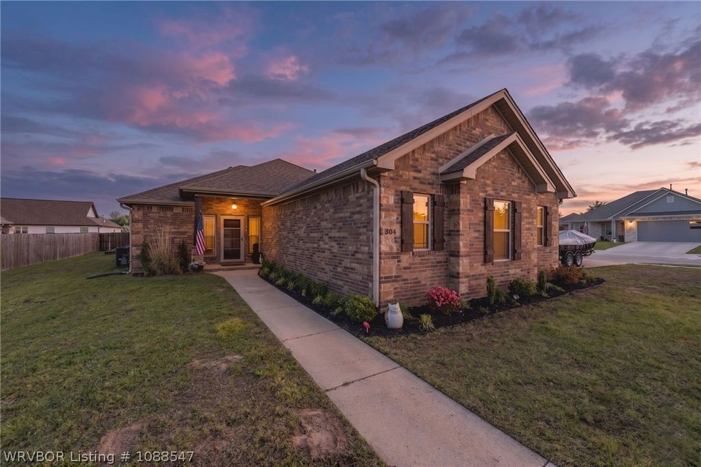 304 Rock Circle, Lavaca, AR 72941