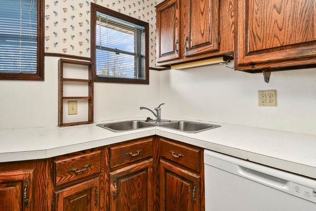 2532 S Brentwood Boulevard, Springfield, MO 65804