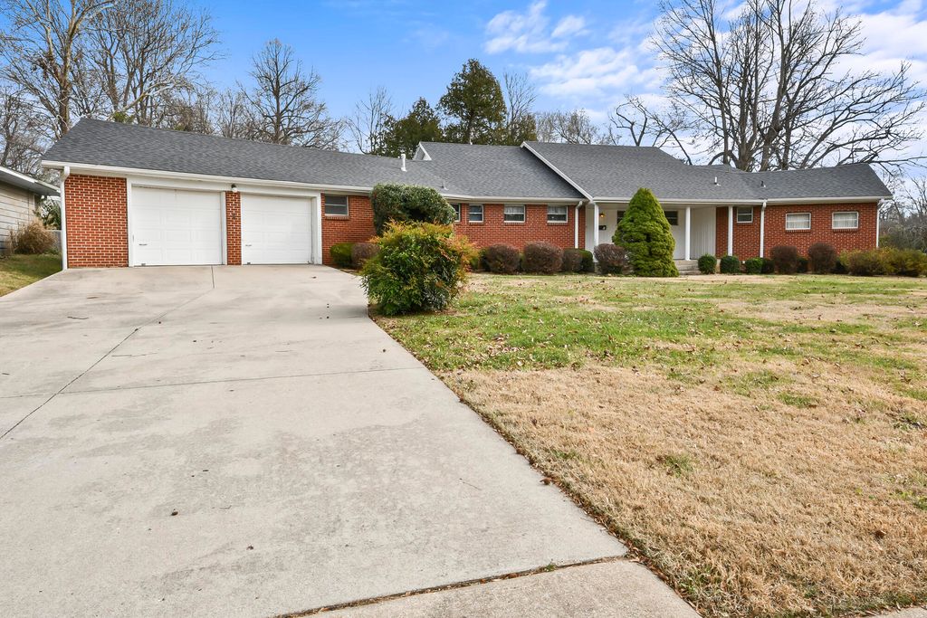 2532 S Brentwood Boulevard, Springfield, MO 65804