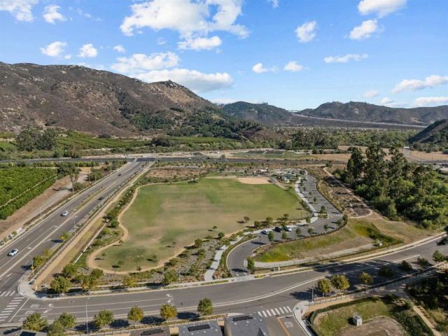 35105 Cooper Pl, Fallbrook, CA 92028
