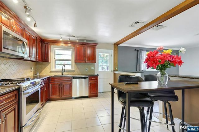 20 Bluehill Road, Norwood, NJ 07648