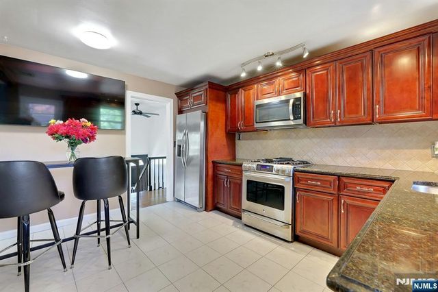 20 Bluehill Road, Norwood, NJ 07648