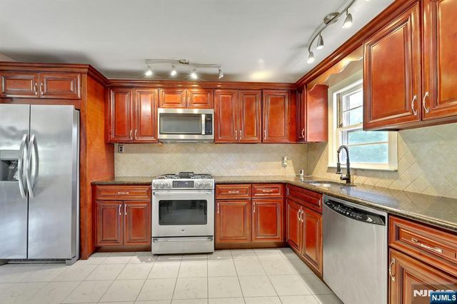 20 Bluehill Road, Norwood, NJ 07648