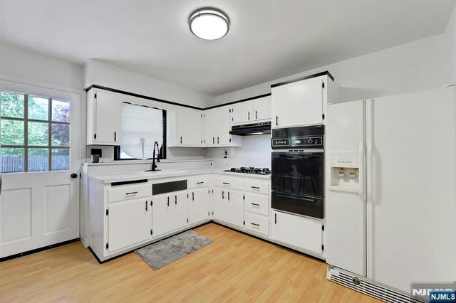 20 Bluehill Road, Norwood, NJ 07648