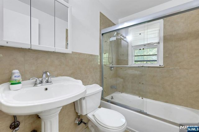 20 Bluehill Road, Norwood, NJ 07648