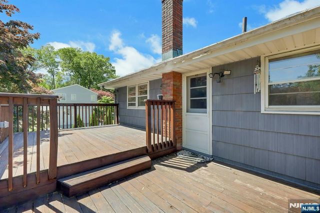 20 Bluehill Road, Norwood, NJ 07648