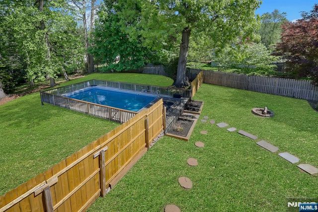 20 Bluehill Road, Norwood, NJ 07648