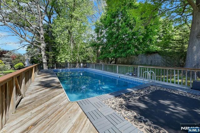 20 Bluehill Road, Norwood, NJ 07648