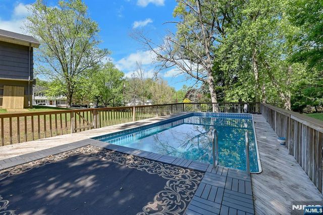 20 Bluehill Road, Norwood, NJ 07648