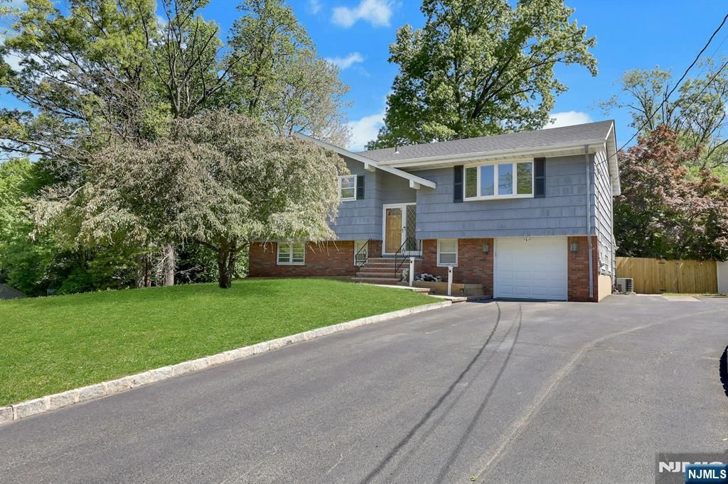 20 Bluehill Road, Norwood, NJ 07648
