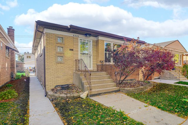 4321 W Augusta Boulevard, Chicago, IL 60651