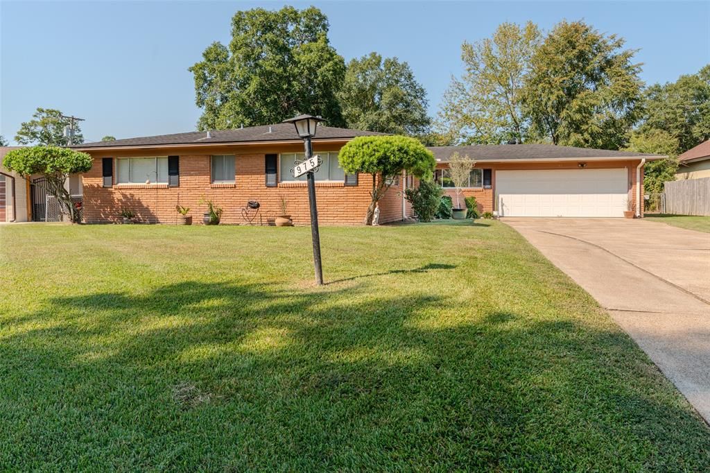 975 Larkspur Lane, Beaumont, TX 77706