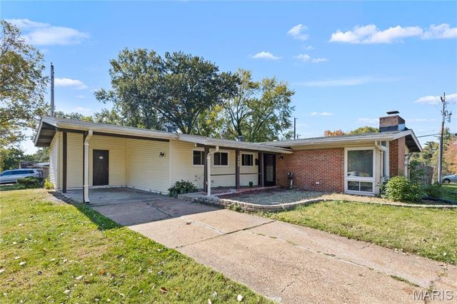 2200 Saint Catherine Street, Florissant, MO 63033