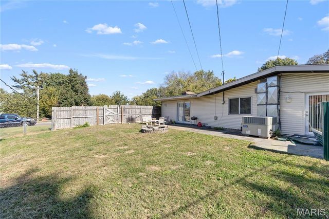 2200 Saint Catherine Street, Florissant, MO 63033