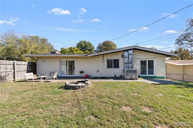 2200 Saint Catherine Street, Florissant, MO 63033
