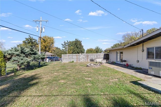 2200 Saint Catherine Street, Florissant, MO 63033