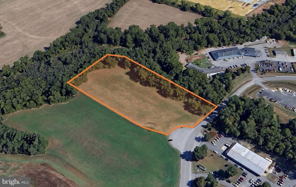 Image 3 of property listing at 8992 MISTLETOE DR, Easton, MD 21601