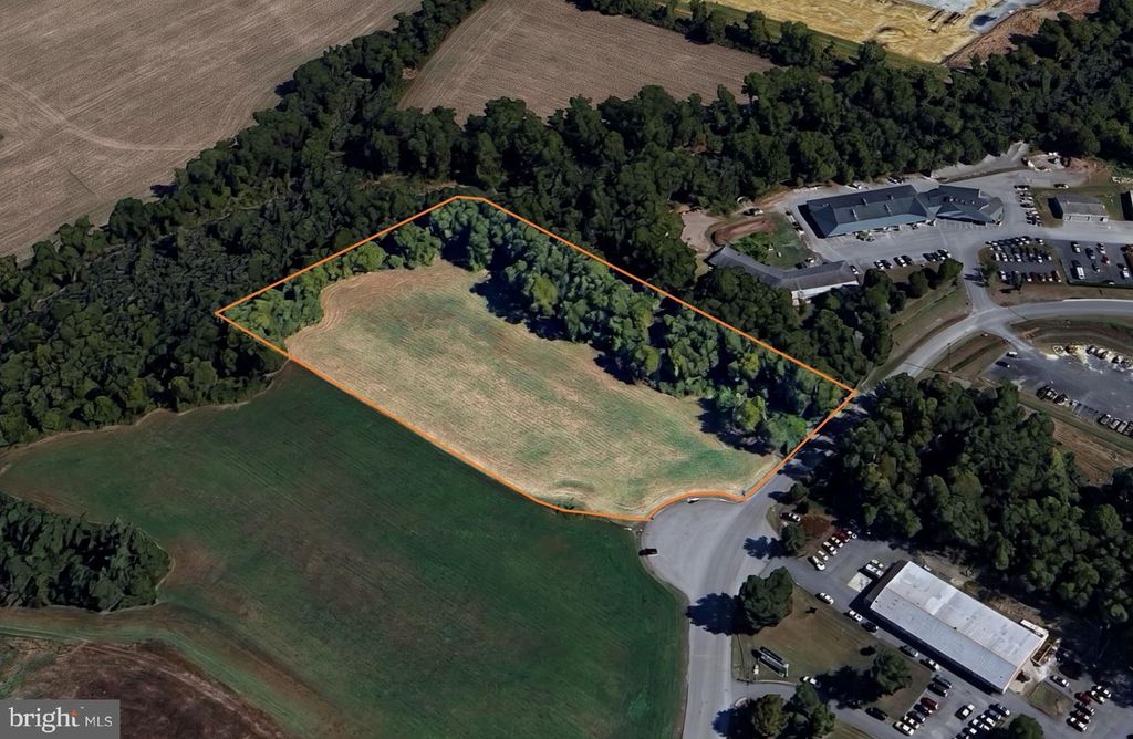 Image 4 of property listing at 8992 MISTLETOE DR, Easton, MD 21601