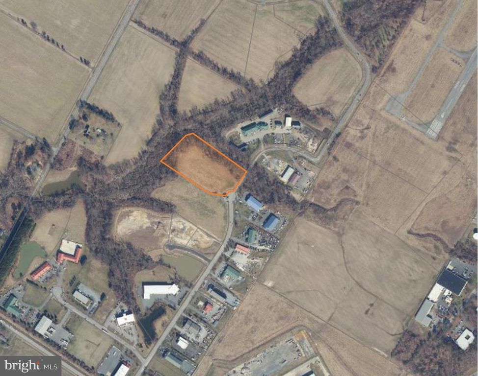 Image 6 of property listing at 8992 MISTLETOE DR, Easton, MD 21601