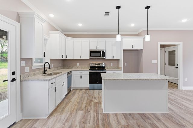 12 Shoemake Dr., Hattiesburg, MS 39402