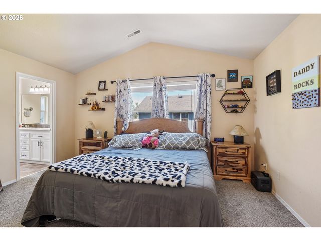 40348 THERESE St, Sandy, OR 97055