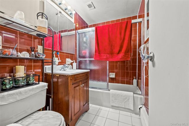 5609 van cleef, Corona, NY 11368