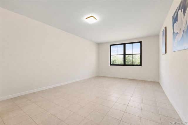 5609 van cleef, Corona, NY 11368