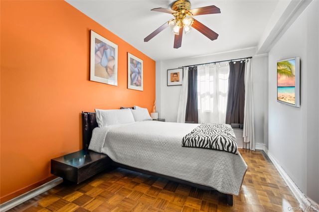 5609 van cleef, Corona, NY 11368