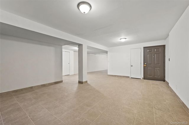 5609 van cleef, Corona, NY 11368