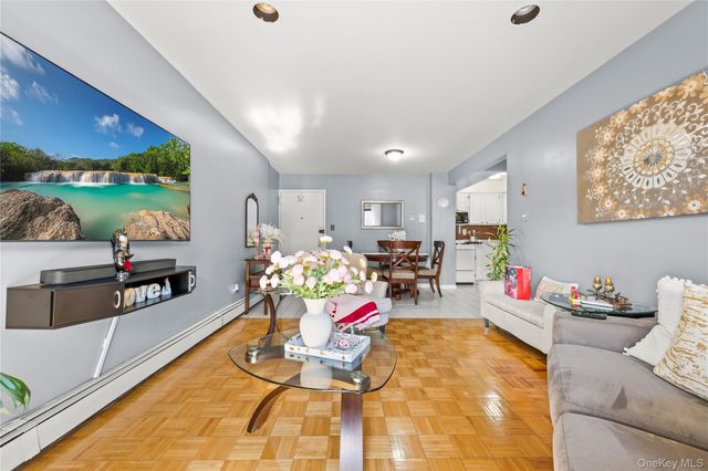 5609 van cleef, Corona, NY 11368