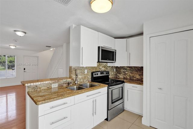 990 NW 78th Avenue 8E, Miami, FL 33126
