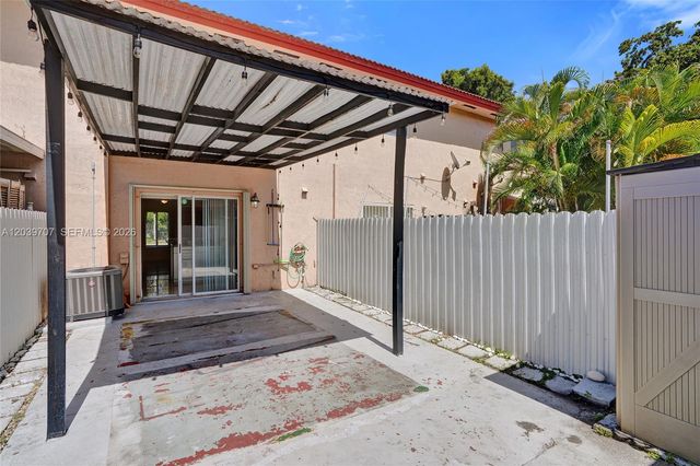 990 NW 78th Avenue 8E, Miami, FL 33126