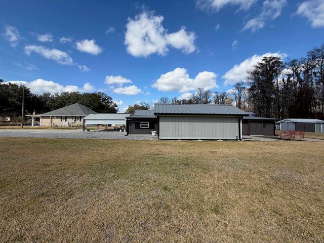 1725 Highway 307, Chackbay, LA 70301