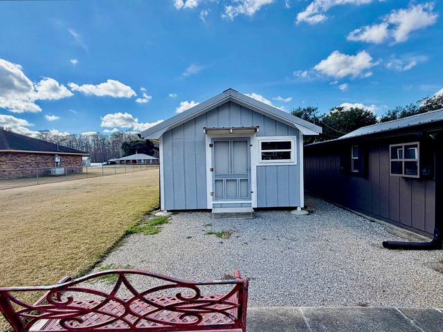 1725 Highway 307, Chackbay, LA 70301