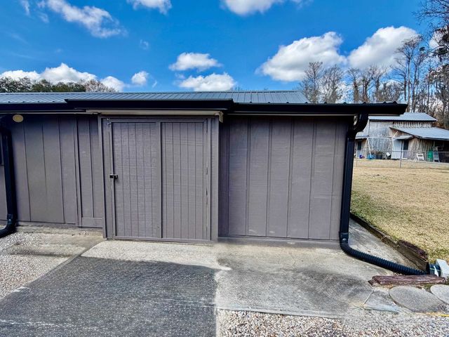 1725 Highway 307, Chackbay, LA 70301