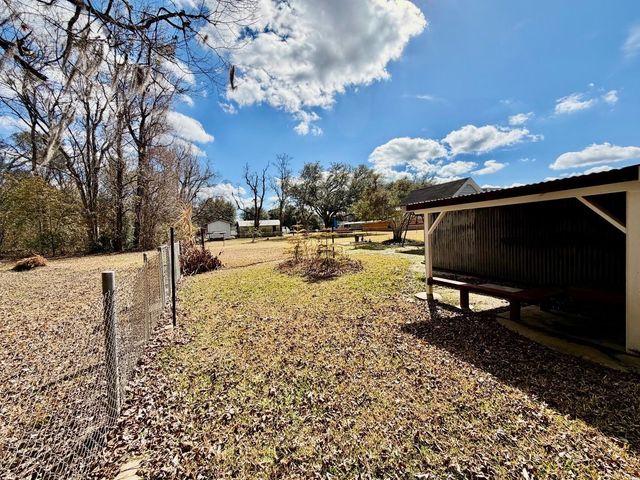 1725 Highway 307, Chackbay, LA 70301